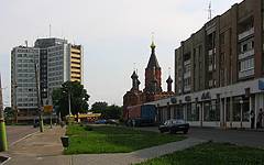 Брянск. Гостиница 'Брянск' и Спасо-Гробовская церковь