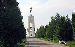 Брянск. Монументальная стела на Покровской горе
