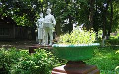 Севск. Скульптура в городском парке