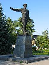 Унеча. Памятник Щорсу